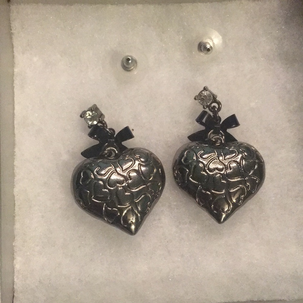 Betsey Johnson Earrings - Picture 2 of 2